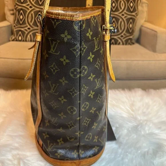 Authentic Louis Vuitton Monogram Marais GM Bucket Bag - Picture 5 of 16